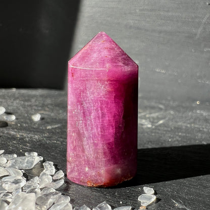 Rubin Turm – Polierter Edelstein ca. 27mm | Happy Minerals