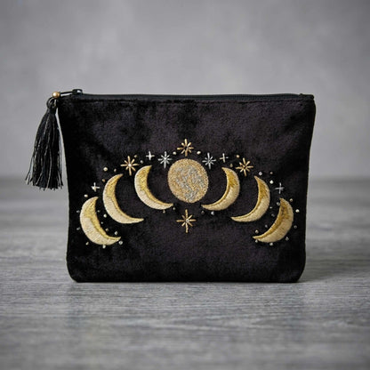 Schwarze Samt-Kosmetiktasche | goldene Mond-Phasen Stickerei | Sterne | Quasten | Happy Minerals Accessoire