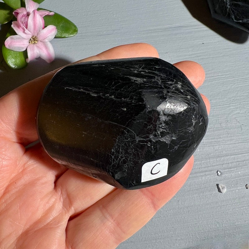 Schwarzer Turmalin - Polygon Variante C | Happy Minerals