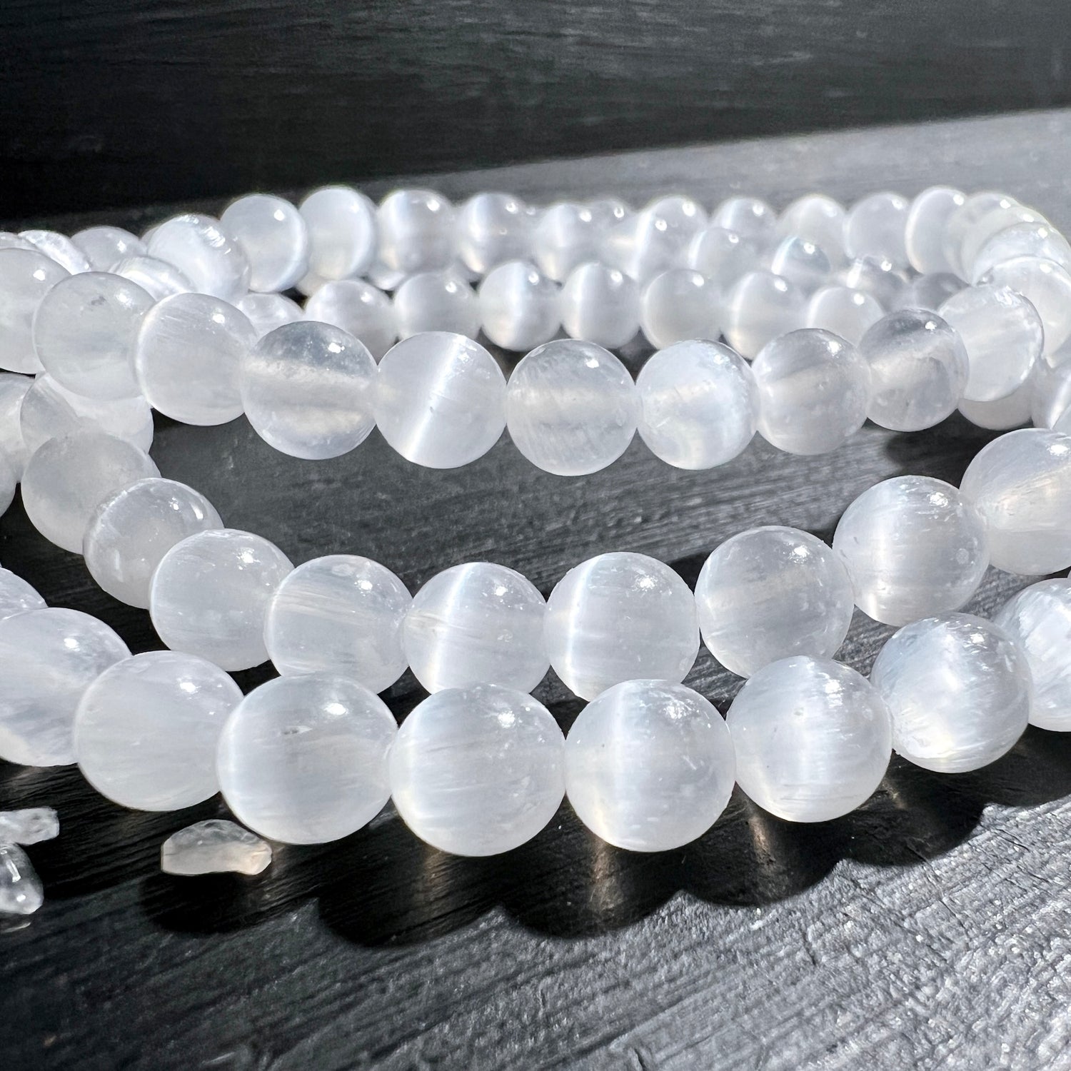 Selenitarmband – weiße Kugeln 6mm, elastisch, ca. 19cm | Happy Minerals