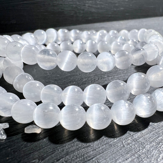 Selenitarmband – weiße Kugeln 6mm, elastisch, ca. 19cm | Happy Minerals
