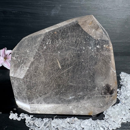 Silberfarbener Rutil in Klarem Quarz mit Muskovit-Einschluss – Selten! | Happy Minerals