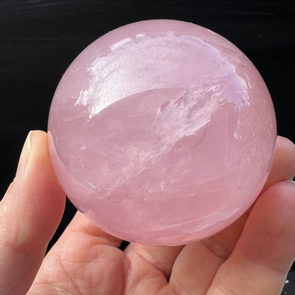 Sternrosenquarzkugel 380g | Happy Minerals
