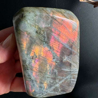 Sunset Labradorit Freeform mit lila und orangefarbenem Schimmer aus Madagaskar | Happy Minerals