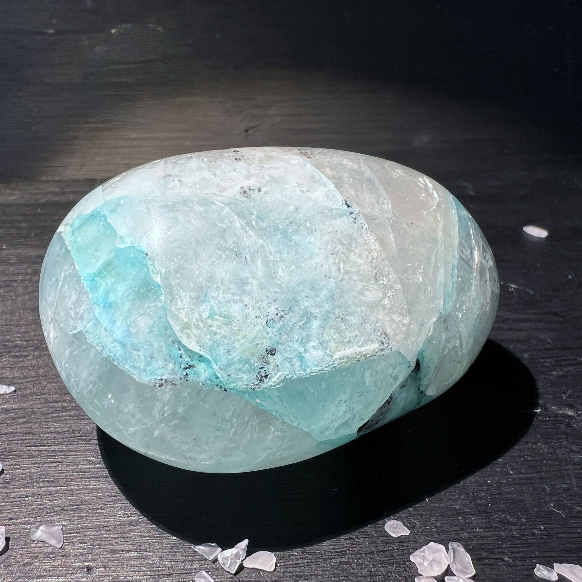 Türkis-Blauer Chrysokoll Quarz Handschmeichler | Quantum Quattro aus Peru | Happy Minerals