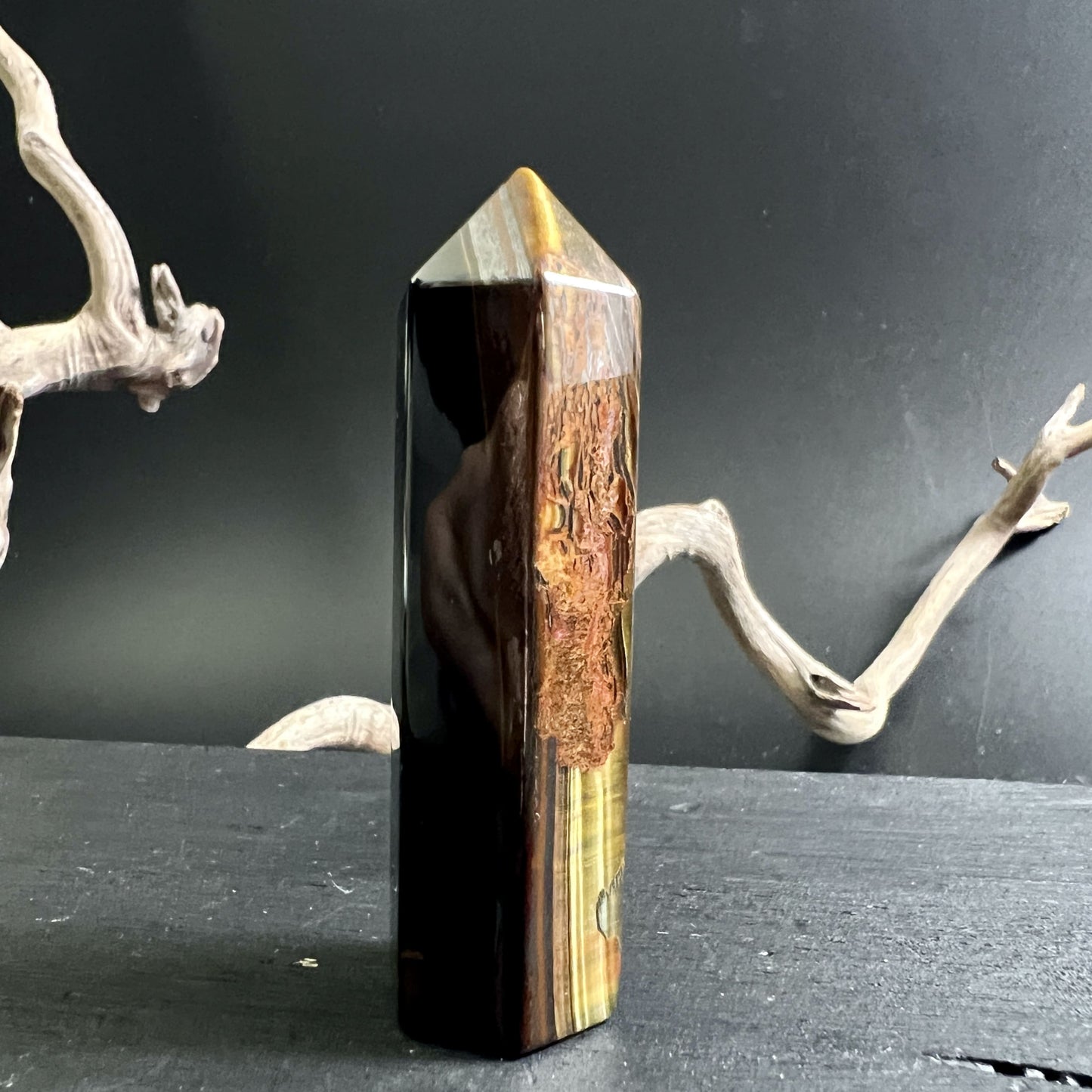 Tigereisen Turm seitlich | Happy Minerals