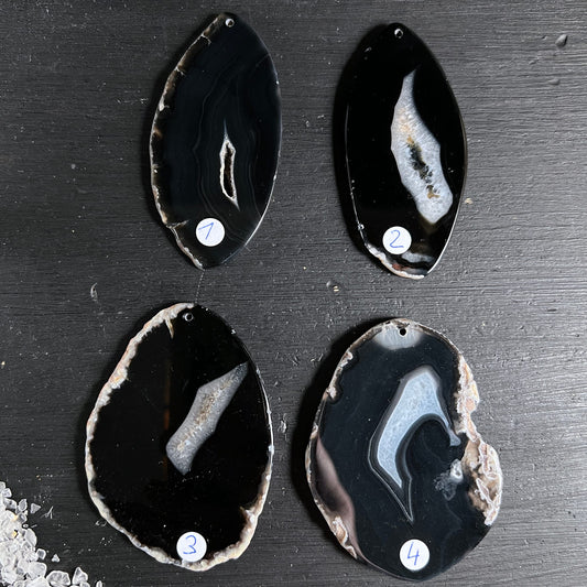 Vier Achat-Anhänger | Übersicht nummeriert 1-4 | schwarze Bänderung | Happy Minerals