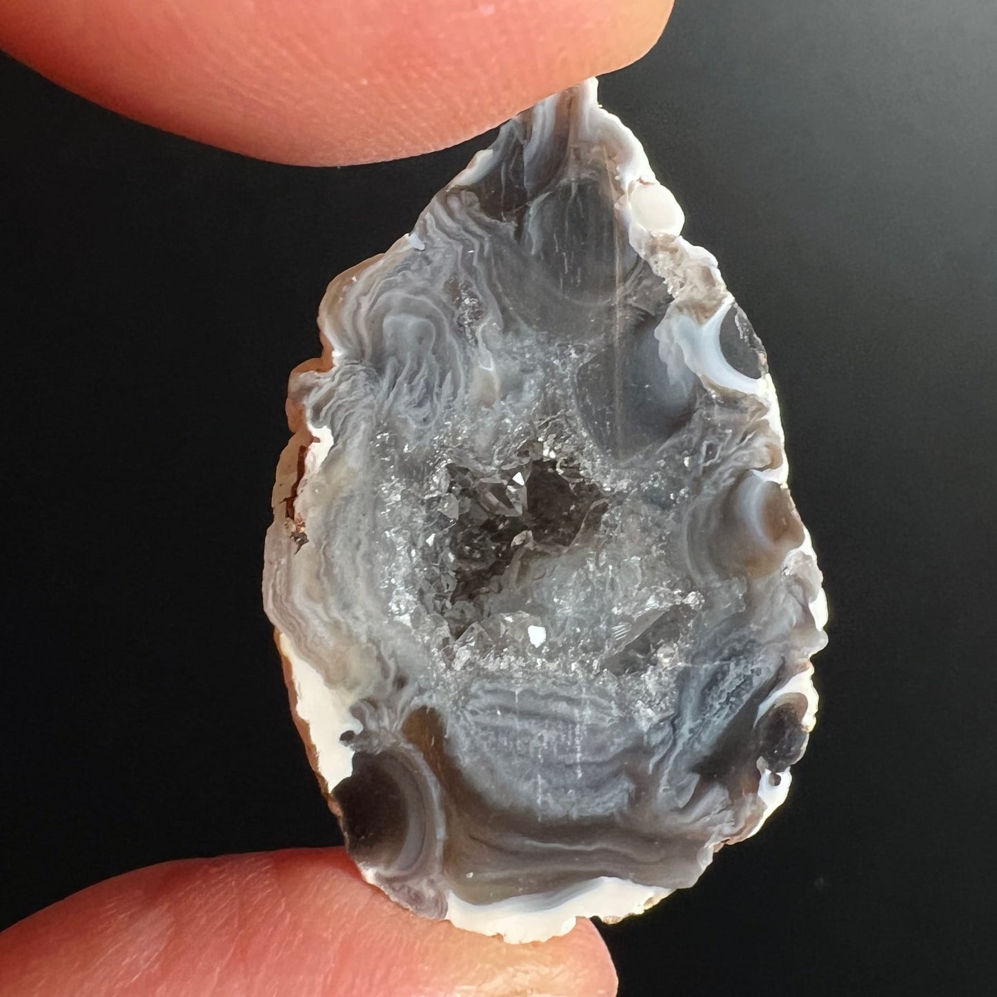 Achat-Geode | grau-weiße Bänderung | einzelnes Stück | Mandelstein Mexiko | Happy Minerals