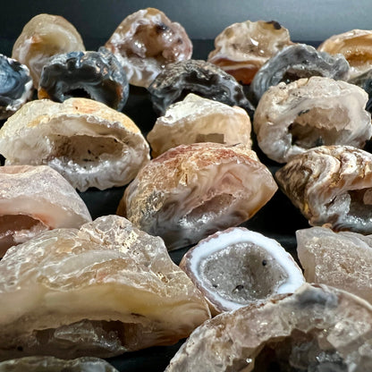 Achat-Geoden | schimmernde Kristallkammern | Mandelstein Mexiko | Vielfalt | Happy Minerals