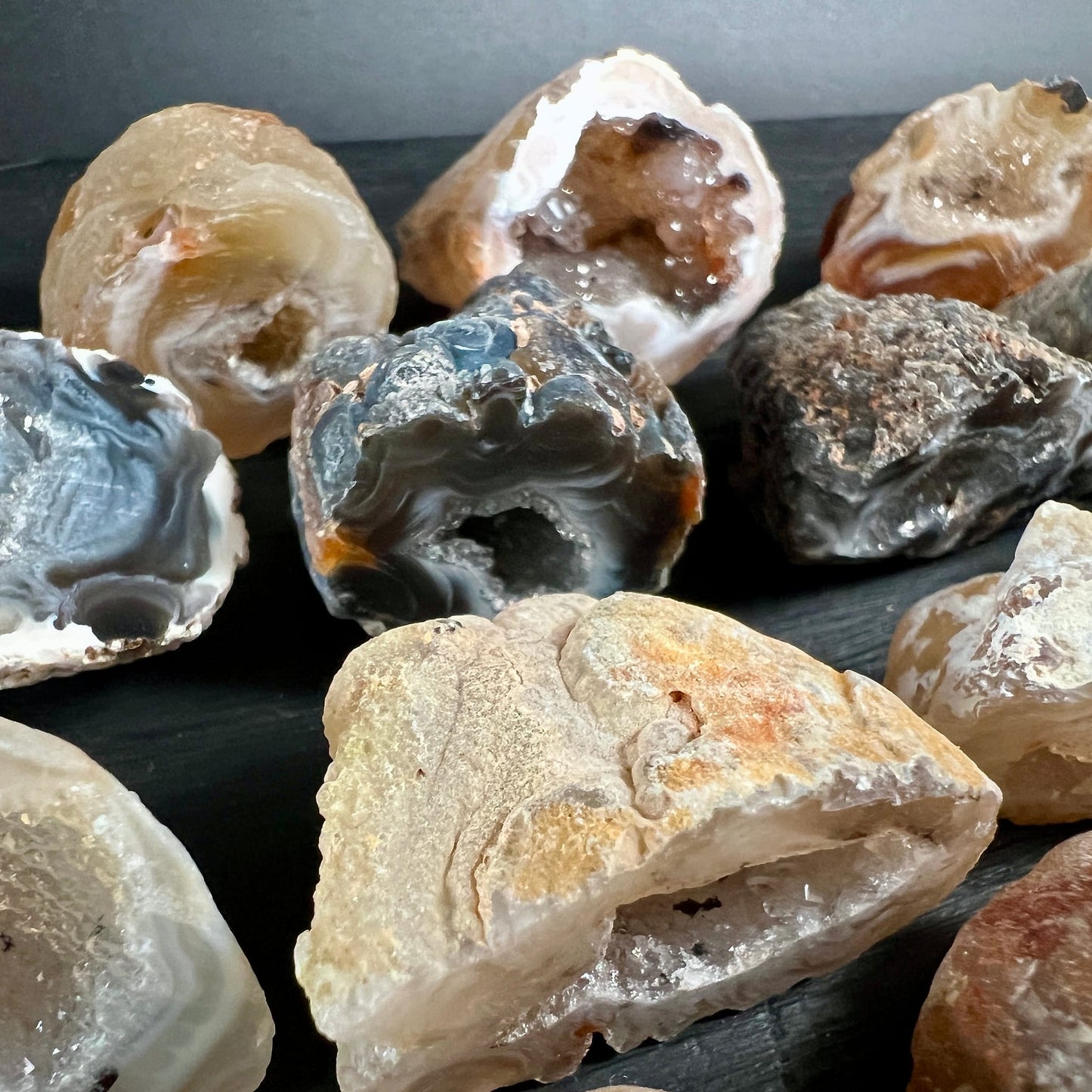 Achat-Geoden | warme Beigetöne | Oco Mandelstein | natürliche Struktur | Happy Minerals