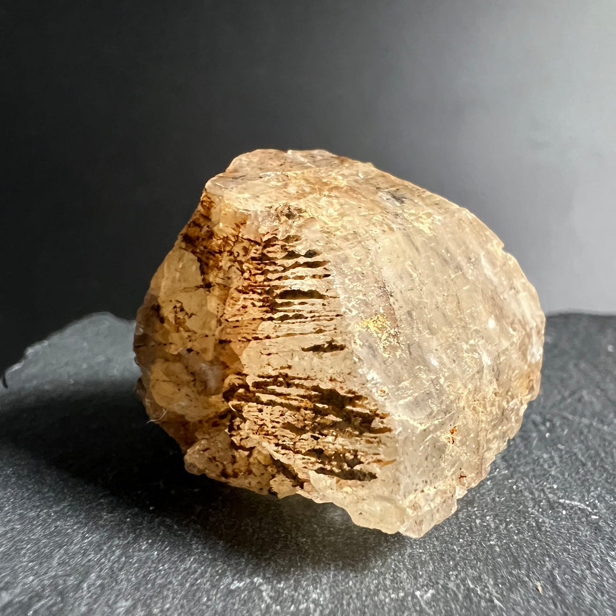 Adular Rohstein pfirsichfarben | gezackte Bruchkante | warmer Goldton | Happy Minerals