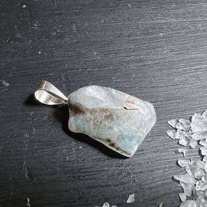 Ajote Quarz Anhänger mit Gilalit Einschlüssen, glänzende Silberöse | Happy Minerals