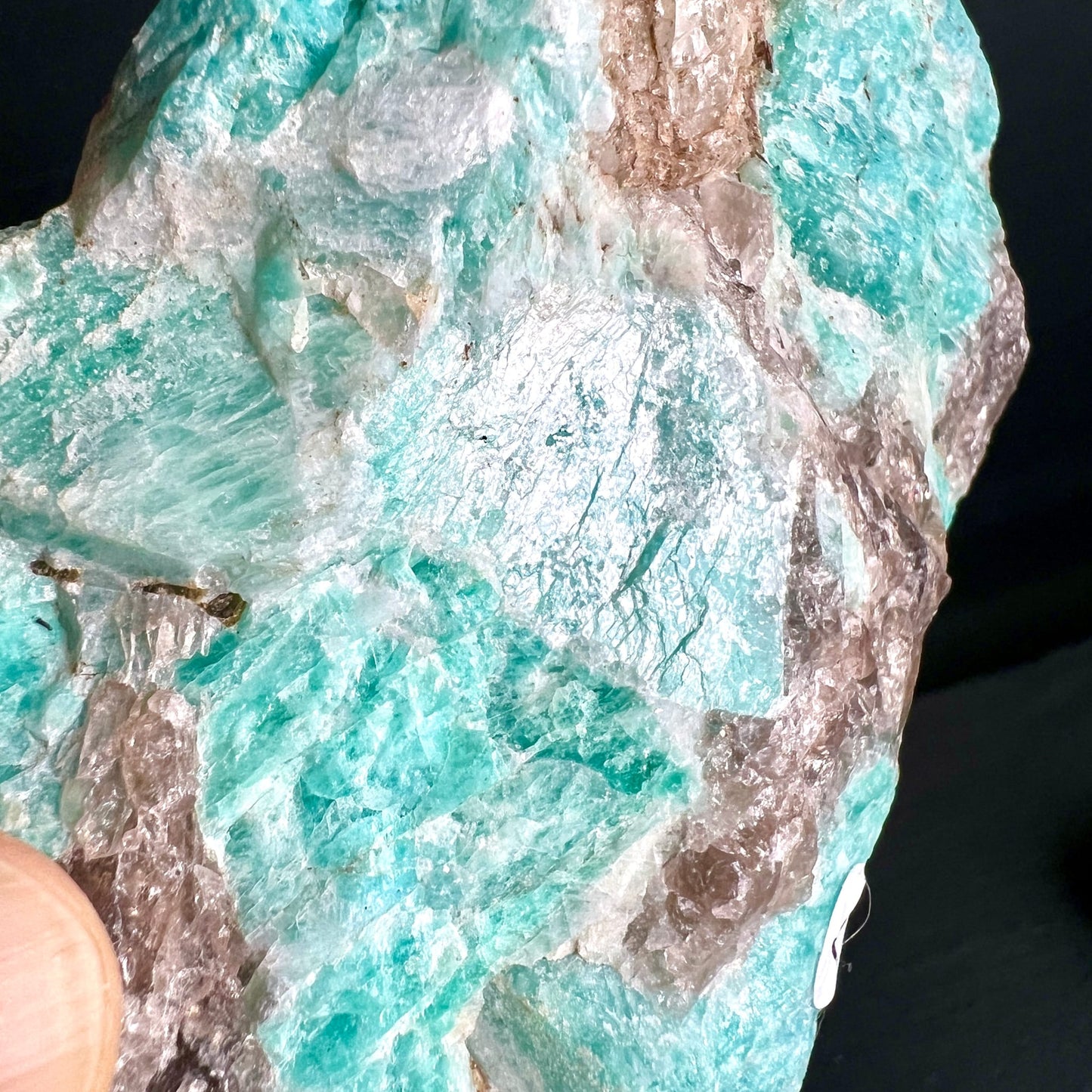 Amazonit Rauchquarz Rohstein Madagaskar | Variante 1 | Nahaufnahme | schimmernde Textur | Happy Minerals