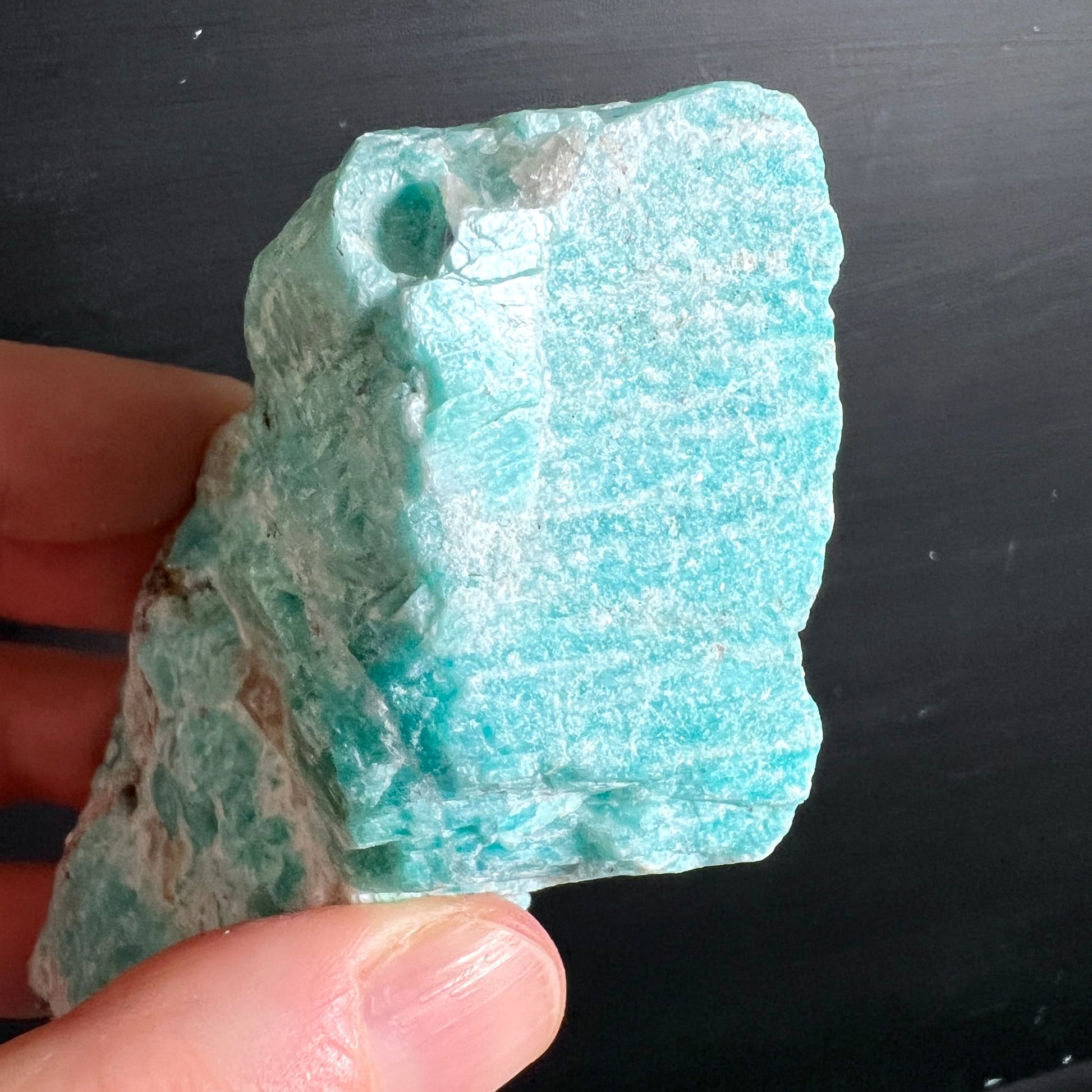 Amazonit Rauchquarz Rohstein Madagaskar | Variante 2 | Nahaufnahme | klare Spaltflaeche | Happy Minerals