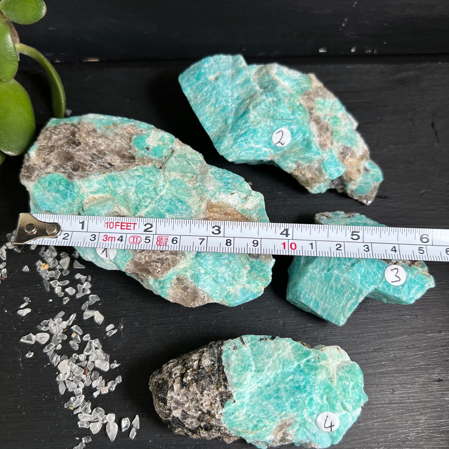 Amazonit Rauchquarz Rohstein Madagaskar | 4 Varianten mit Massband | Groessenvergleich | Happy Minerals