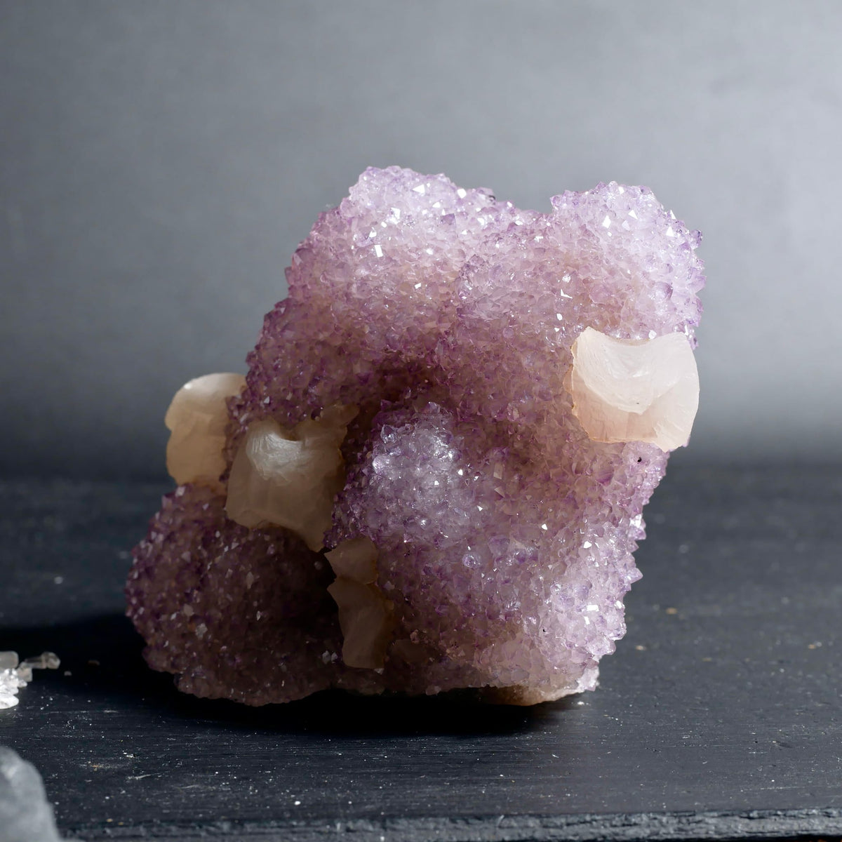 Amethyst | Calcit | Seitenansicht | Lavendel | Traubig | Südafrika | Mineralienschatz | Happy Minerals