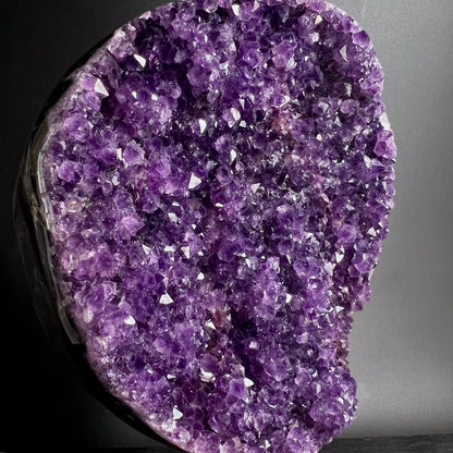 Amethyst Druse Uruguay | satte lila Kristallspitzen | polierte Kanten | Frontalansicht | Unikat | Happy Minerals