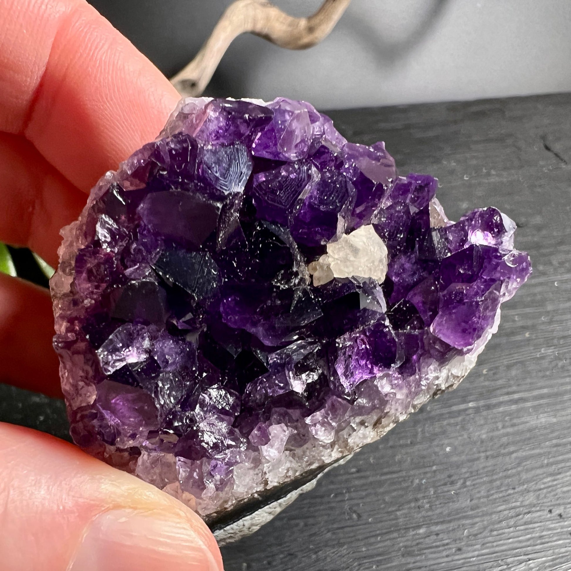 Amethyst in Hand Uruguay | Groessenvergleich | violette Druse | roher Kristall | Unikat Stufe | Happy Minerals