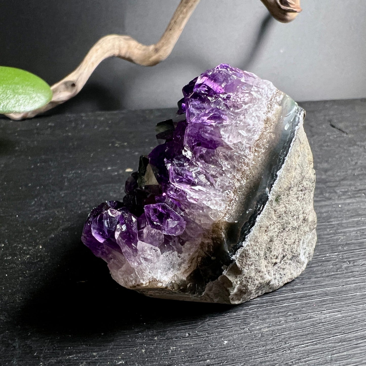 Amethyst Druse Uruguay | mehrere Stuecke | violette Kristalle | Rohsteine | natuerliche Formation | Happy Minerals