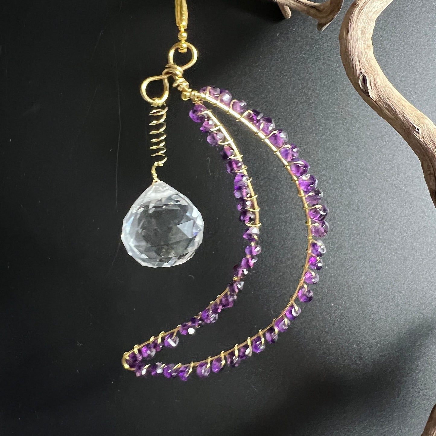 Amethyst Mond Design | Klarer Quarz Tropfen | Goldmessing Spirale | Kristall Schmuck | Happy Minerals