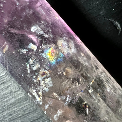 Amethyst Detail | Regenbogenreflex | violetter Schleier | mystische Kristallstruktur | Happy Minerals