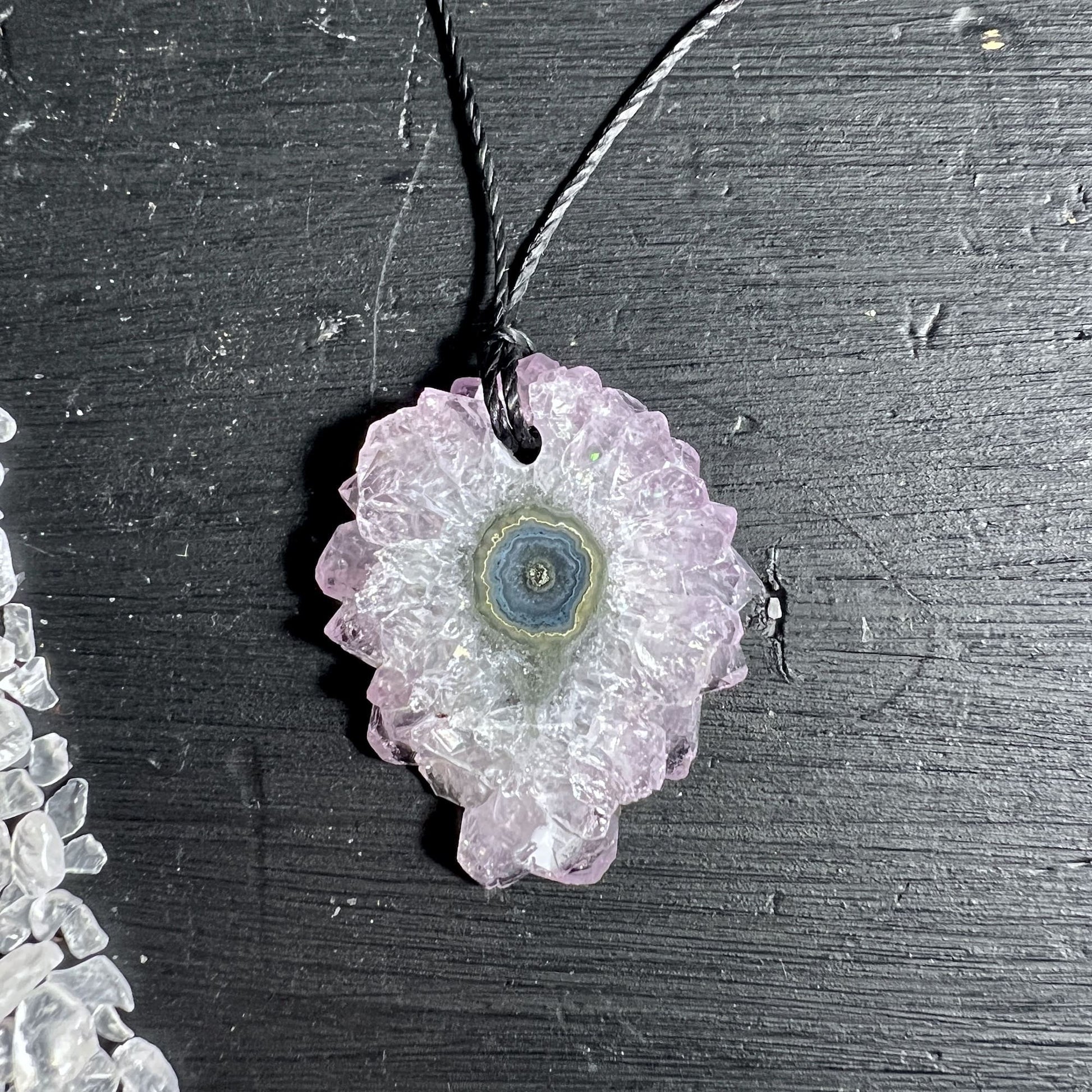 Amethyst Sonne Anhänger 35x28mm, gebohrte Stalaktit-Scheibe aus Uruguay