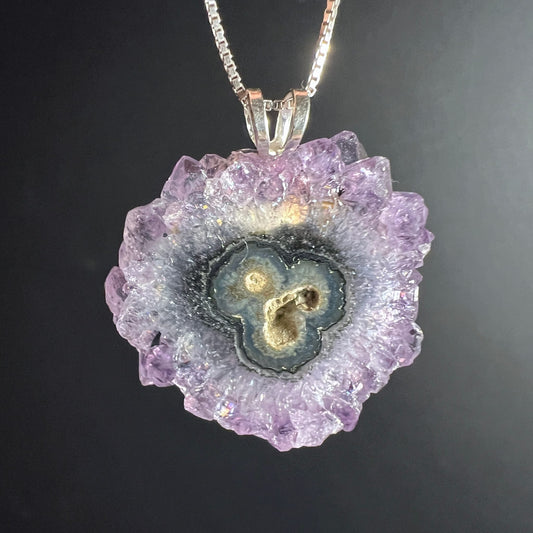 Amethyst | Sonne | Stalaktit | Kette | 925 Silber | violette | Kristallblume | dunkles | Herzmuster | Happy Minerals