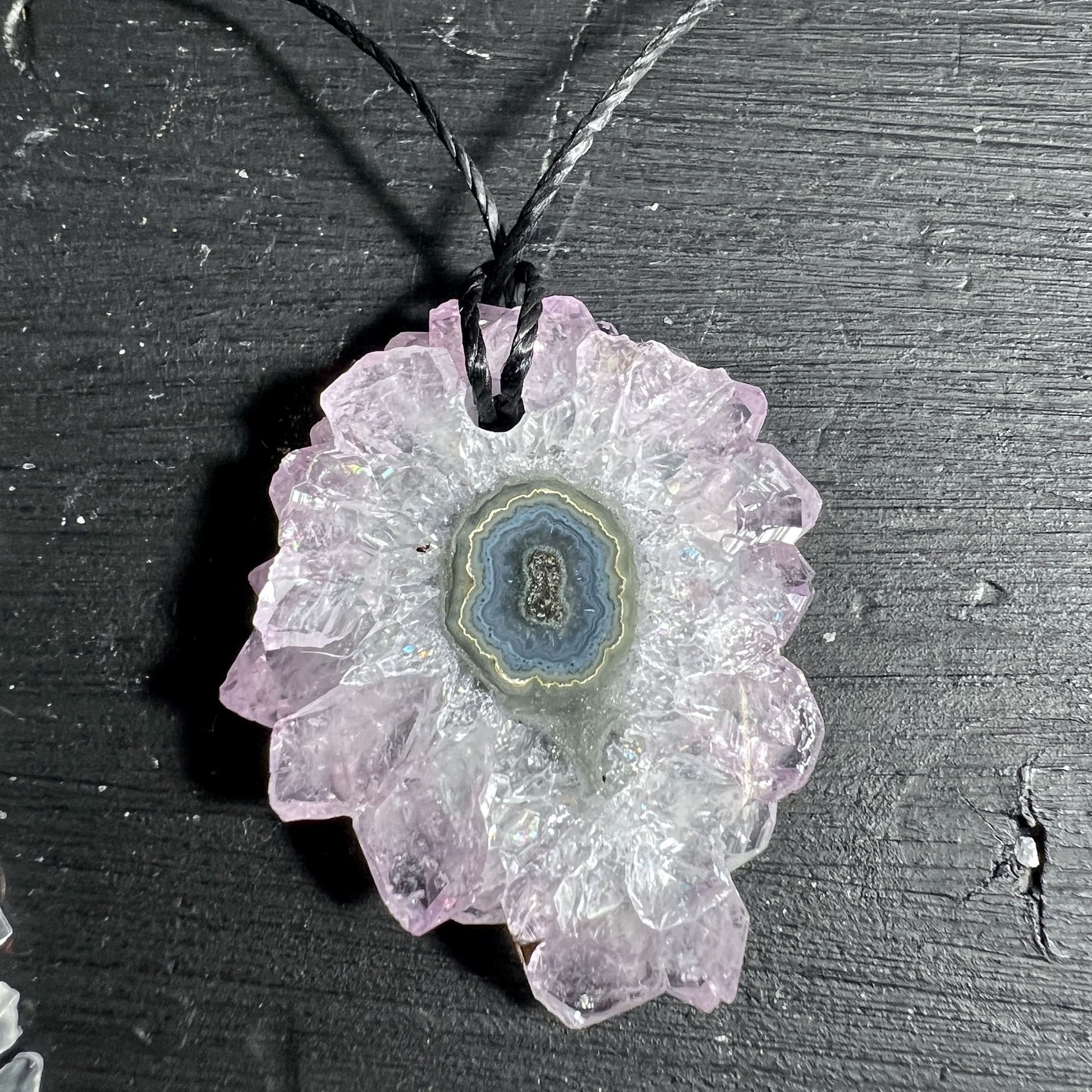 Natürlicher Amethyst Stalaktit Anhänger mit Kristallkranz | Happy Minerals