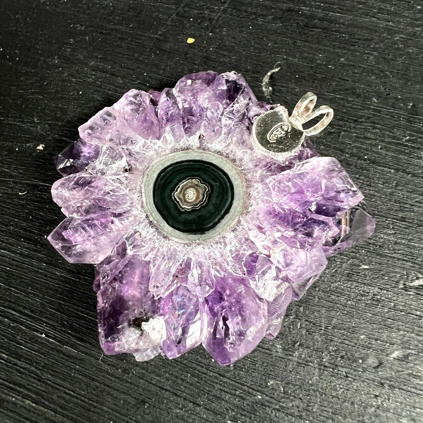 Amethyst Sonnenscheibe | violette Kristallstrahlen | silberne Öse sichtbar | Uruguay Unikat | Happy Minerals