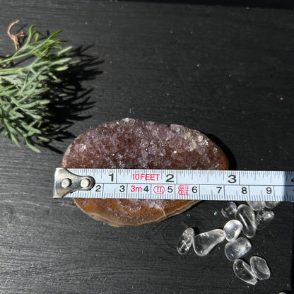 Amethyst Uruguay | Maßband zeigt ~8cm | funkelnde Kristalle | polierte Kanten | Unikat | Happy Minerals