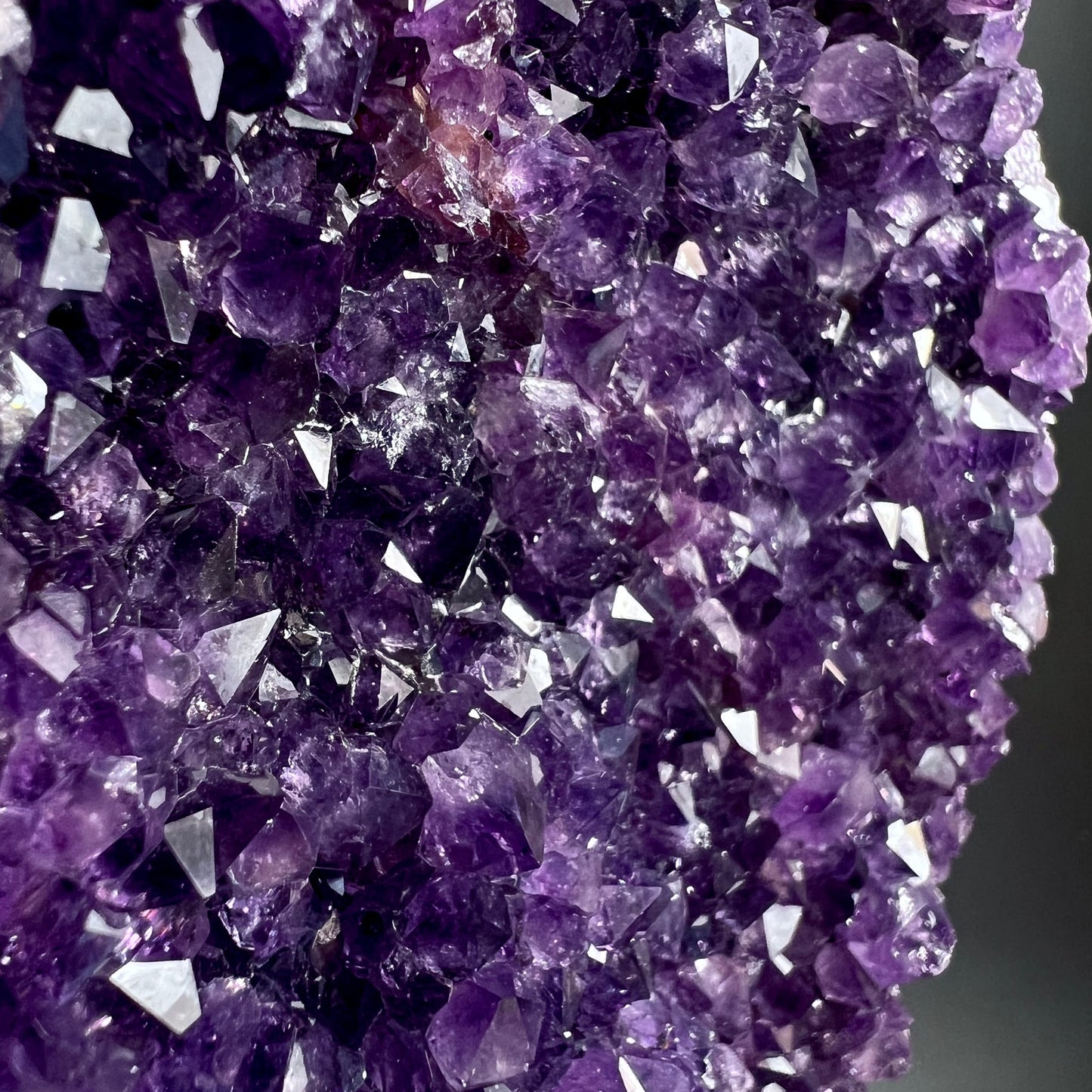 Amethyst Uruguay Makro | intensive Violetttiefe | funkelnde Facetten | dichte Kristallstruktur | Unikat | Happy Minerals
