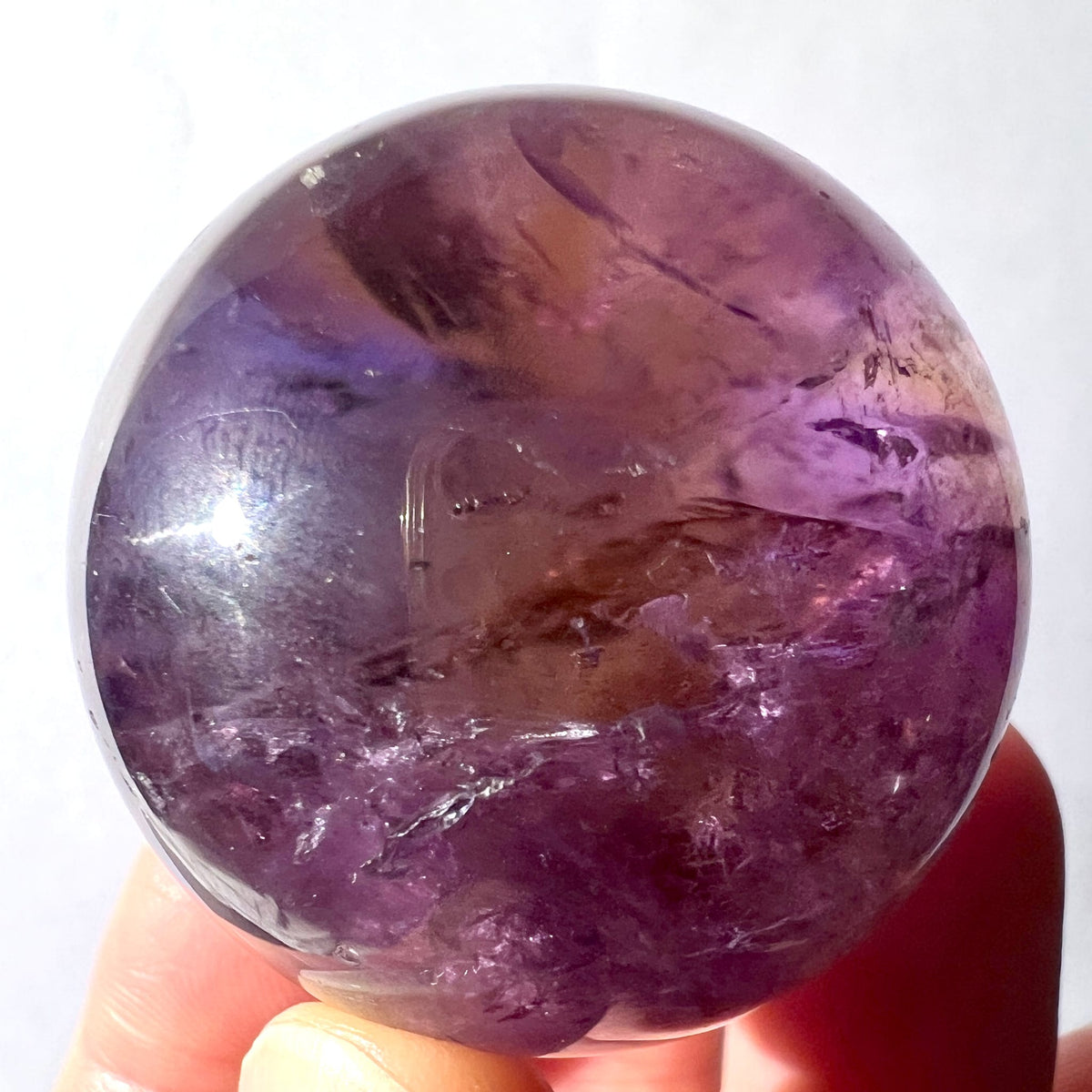 Ametrin Kugel poliert mit lila-violetten und rauchig-goldbraunen Farbzonen, glaenzende Oberflaeche | Happy Minerals