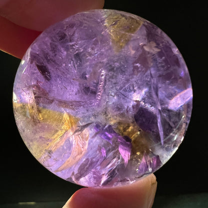Ametrin Kugel poliert, violette und goldgelbe Zonen mit fasrigen Kristalleinschluessen | Happy Minerals