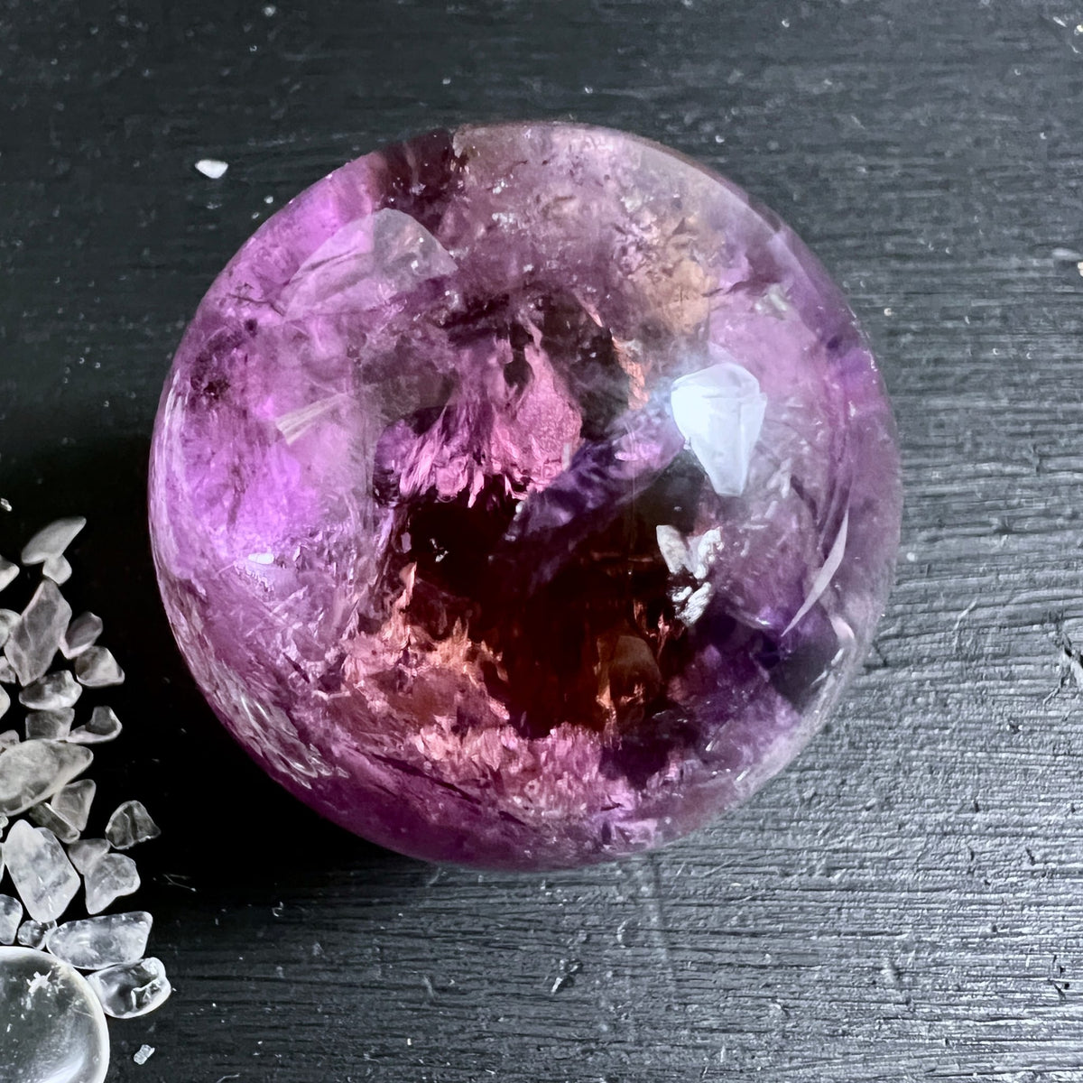 Ametrin Kugel poliert, violett mit rosa-goldenen Schattierungen und kristallinen Einschluessen | Happy Minerals