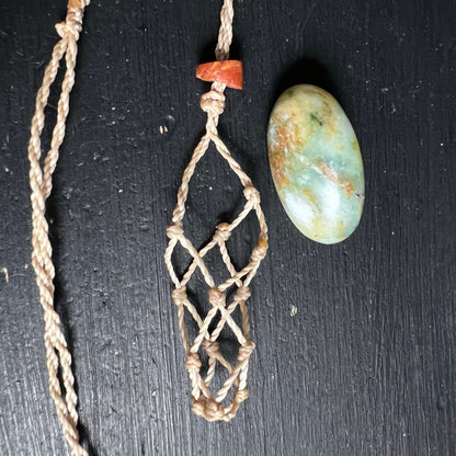 Andenopal Stein und leeres Makramee-Netz | Happy Minerals | Handarbeit | Peru | Naturstein
