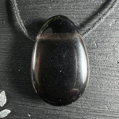 Apachenträne Mexico | glänzend schwarz | Draufsicht | schwarzes Band | Happy Minerals