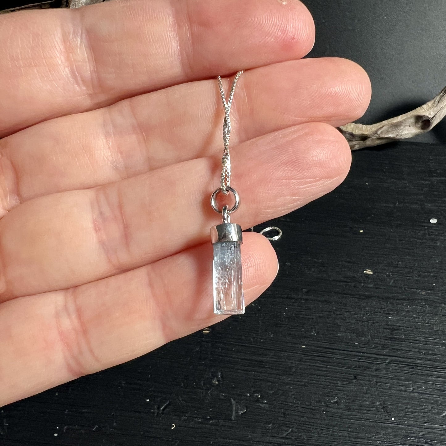 Aquamarin Anhaenger fuer Sternzeichen Fische und Wassermann | Happy Minerals