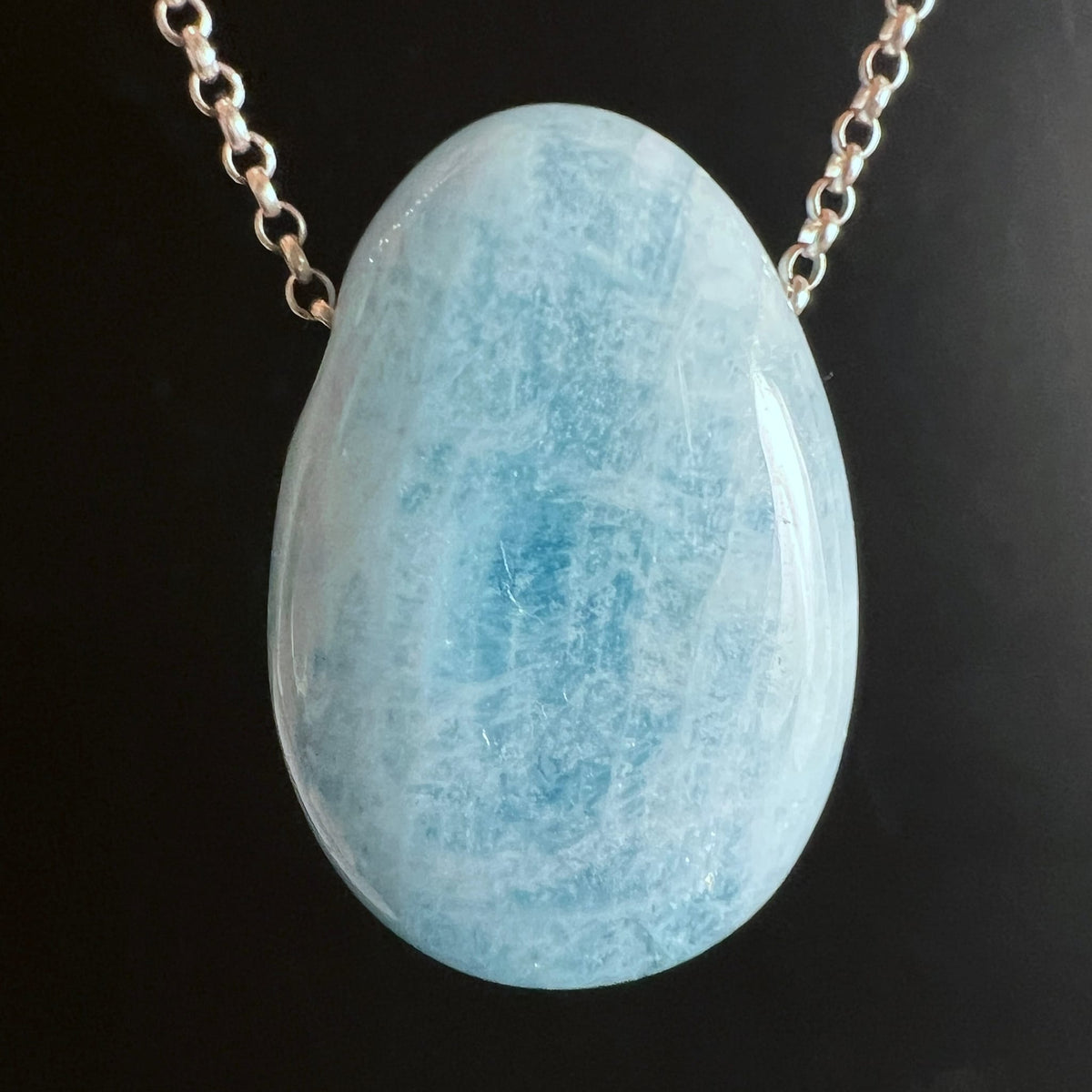 Aquamarin Anhänger an Silberkette | himmelblaue Maserung | Mosambik Beryll | Happy Minerals