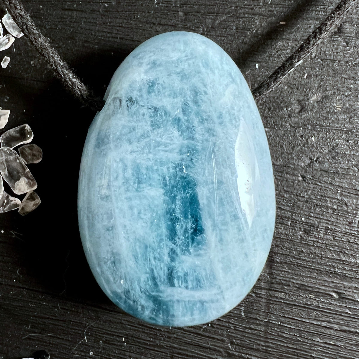 Aquamarin | blauer Beryll | Mosambik | Tropfenform | gebohrt | zarte Blautöne | Happy Minerals Unikat