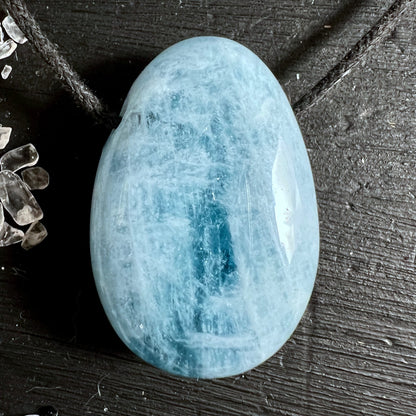 Aquamarin | blauer Beryll | Mosambik | Tropfenform | gebohrt | zarte Blautöne | Happy Minerals Unikat