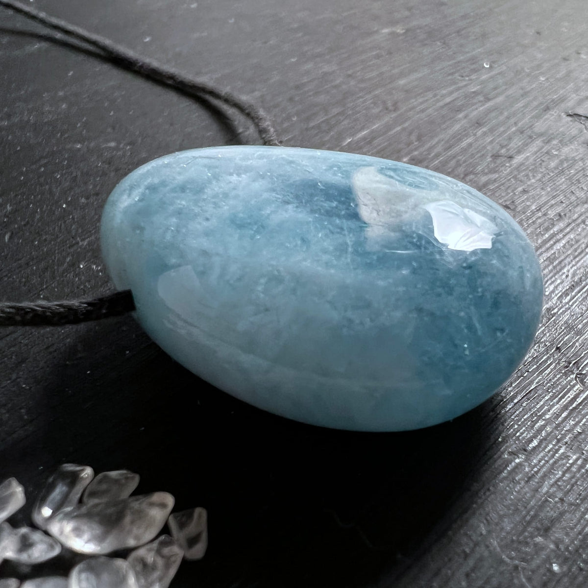 Aquamarin Anhänger | sanfte Wolkenmuster | Mosambik Beryll | Band | Happy Minerals Einzelstück