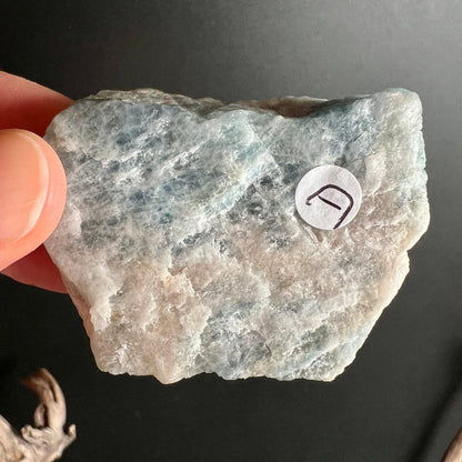 Aquamarin Rohstein D | Brasilien | eisblau rosa Einschlüsse | natürliche Kristallflächen | Happy Minerals