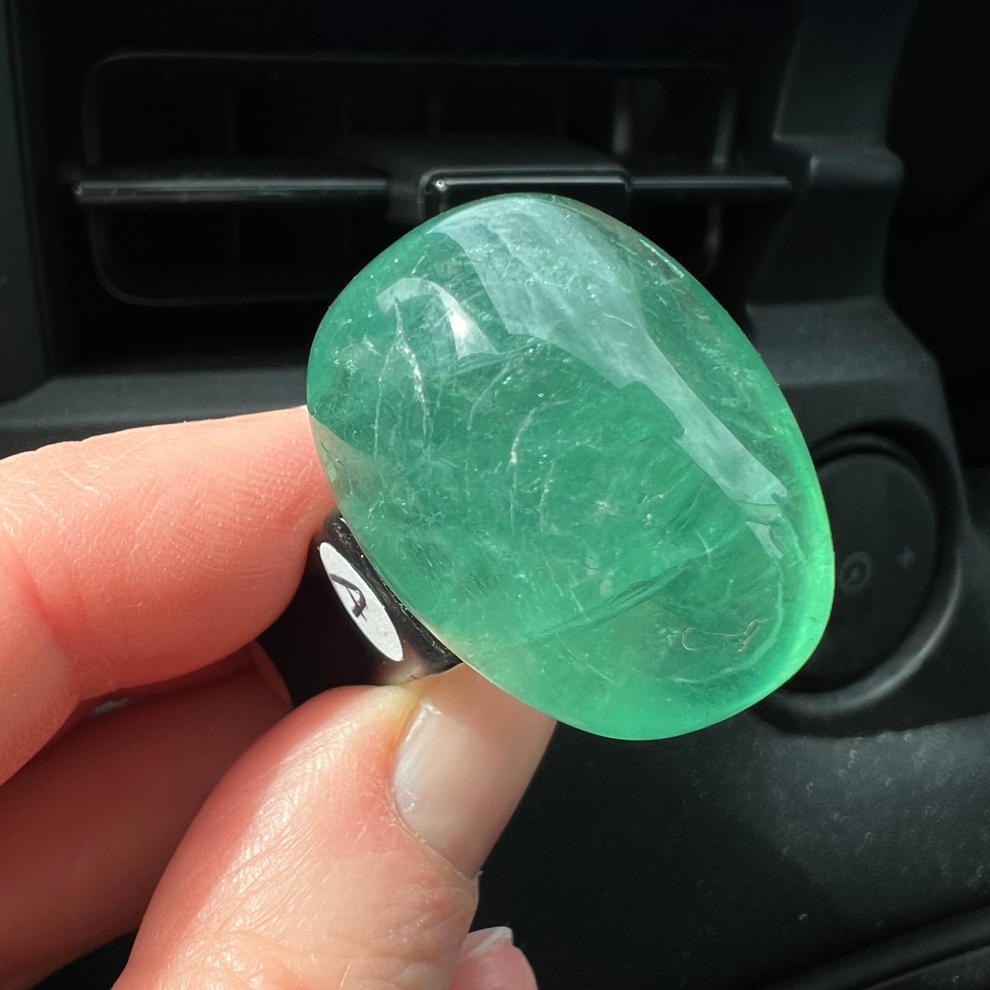 Auto Clip | grüner Fluorit | transparent leuchtend | sanfte Einschlüsse | Happy Minerals