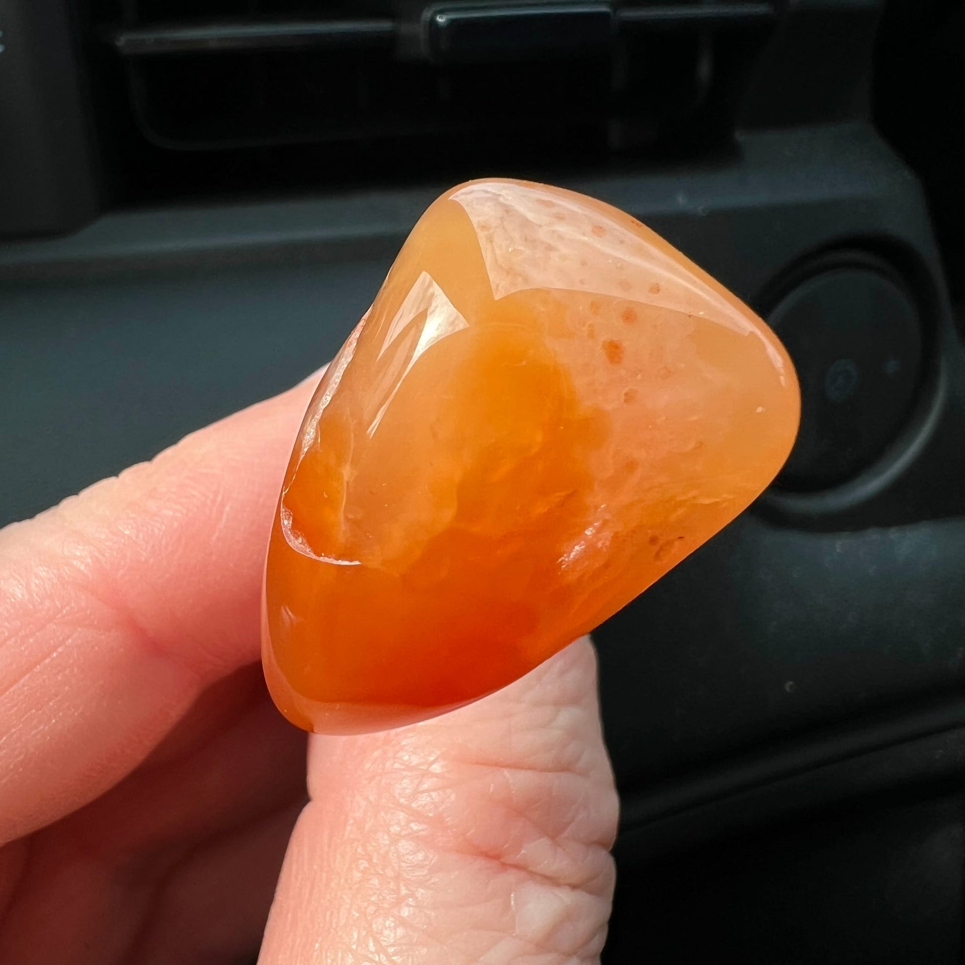 Auto Clip | Karneol | leuchtendes Orange | warme Tiefe | glasig poliert | Happy Minerals