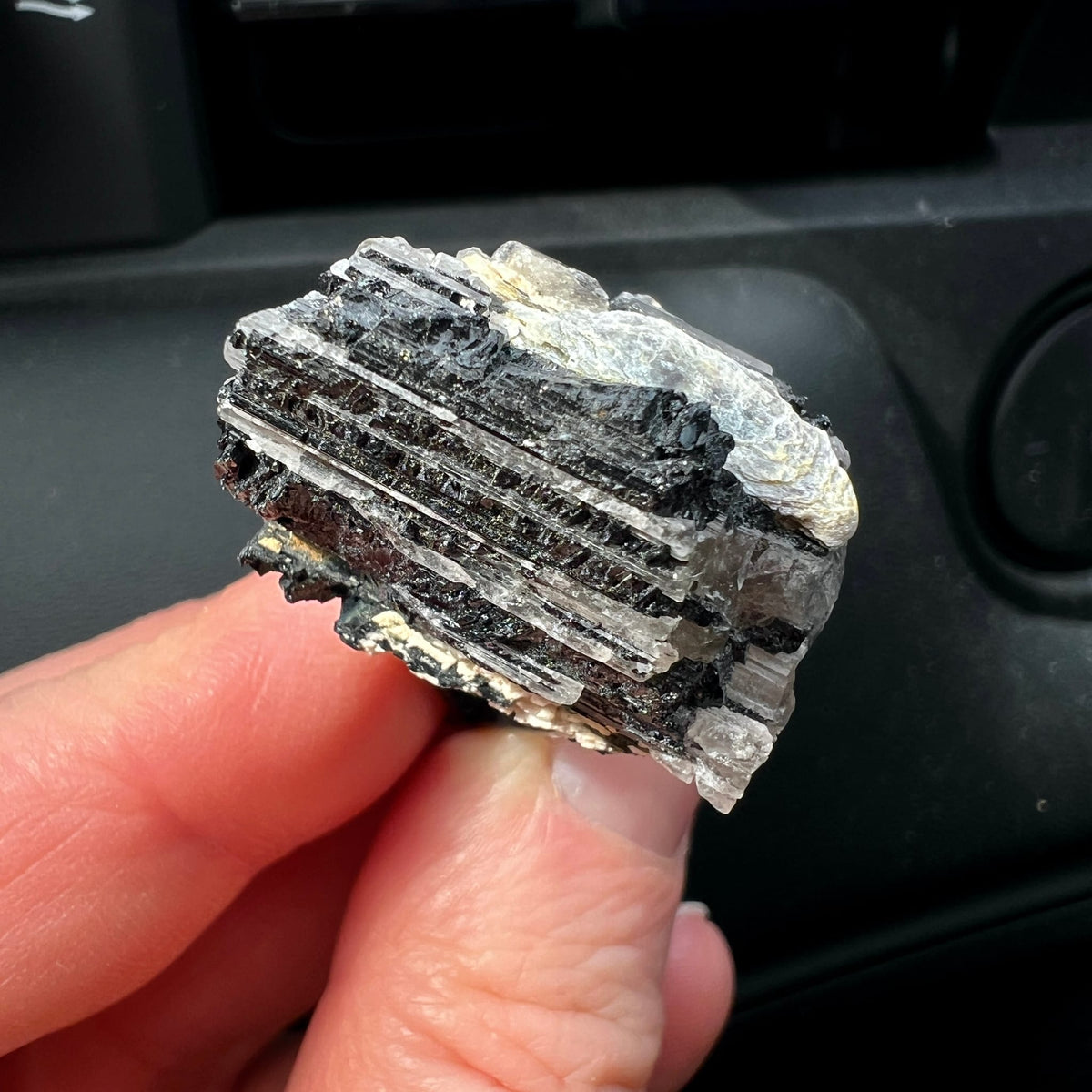 Auto Clip | schwarzer Turmalin | rohe Strahlen | Quarz Matrix | Schutzstein | Happy Minerals