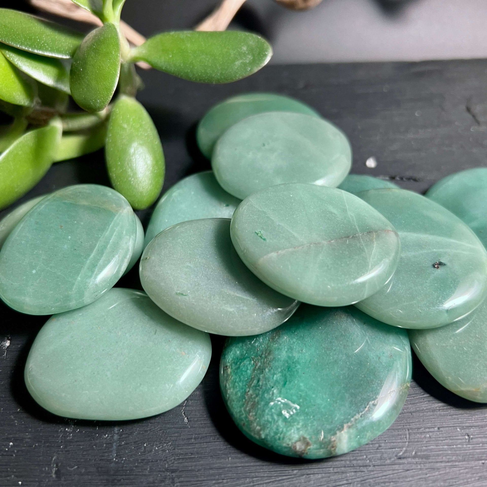 Aventurin Handschmeichler grün poliert Premium Qualität | flacher Taschenbegleiter Brasilien | Happy Minerals