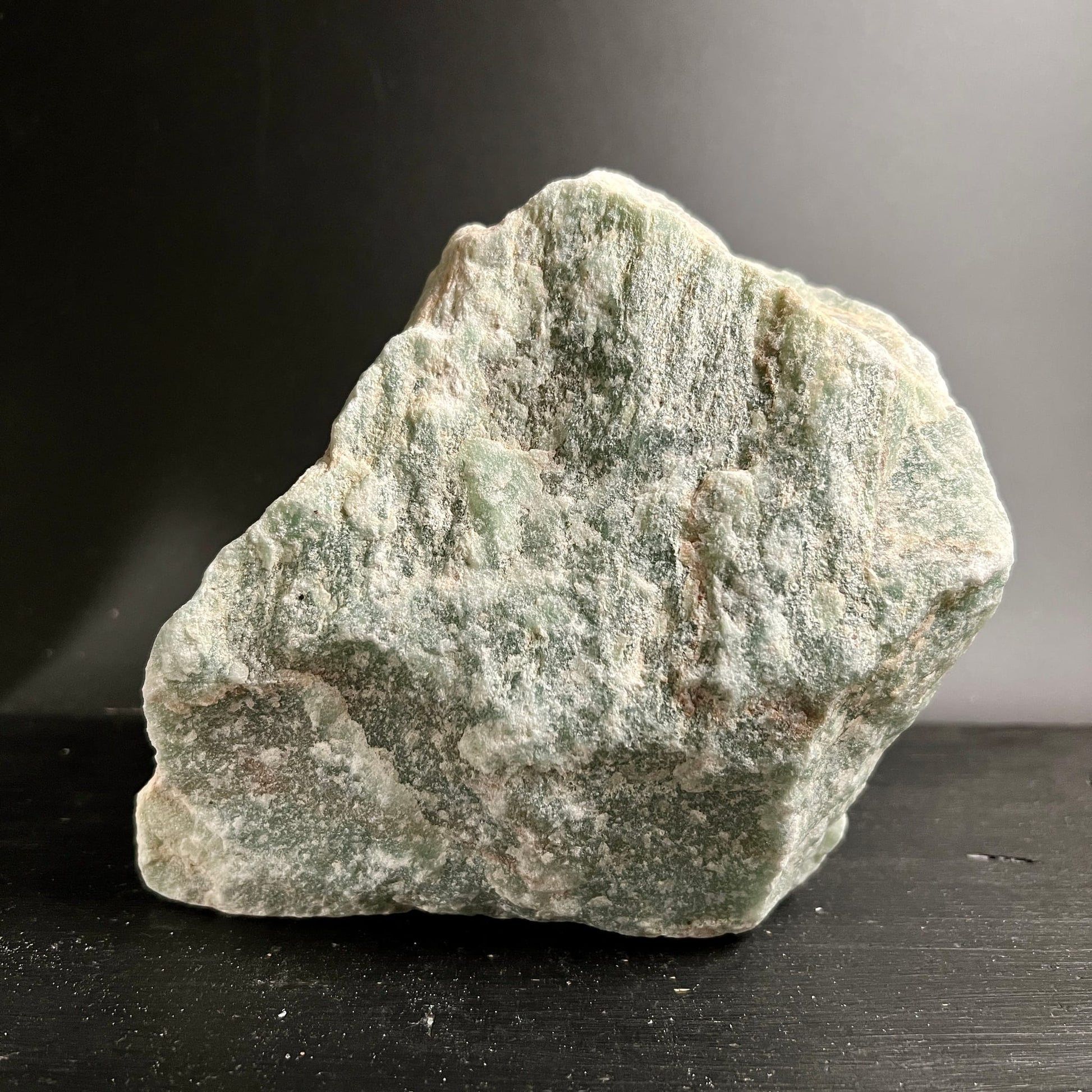 Aventurin | Rohstein | grün-weiß | schimmernde Textur | Brasilien | Unikat | Happy Minerals