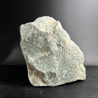 Aventurin | Rohstein | moosgrüne Facetten | raue Oberfläche | Naturkristall | Happy Minerals