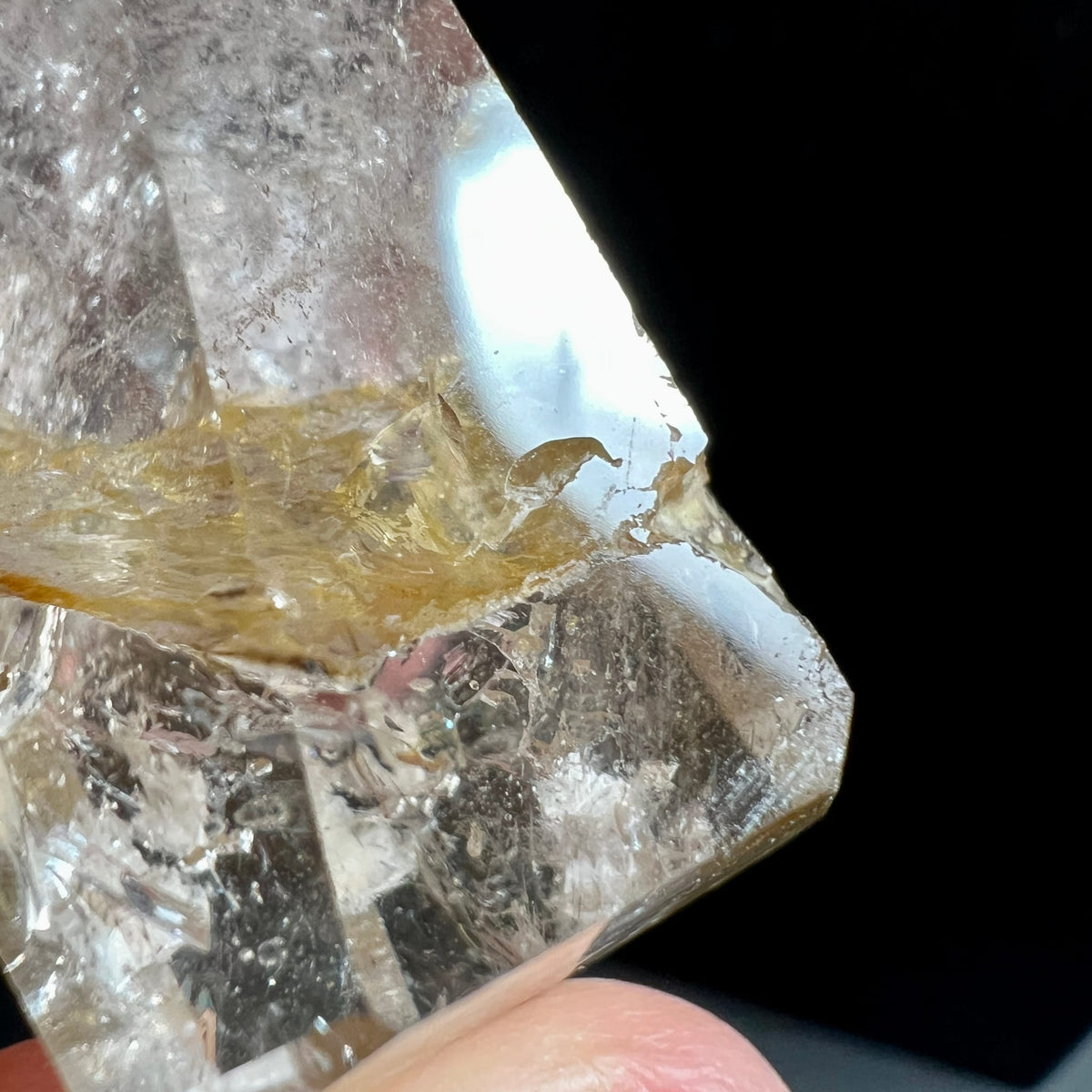 Bergkristall, Golden Healer, mit kleinem limonit einschluss | Ansicht 11 | Happy Minerals