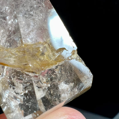 Bergkristall, Golden Healer, mit kleinem limonit einschluss | Ansicht 11 | Happy Minerals